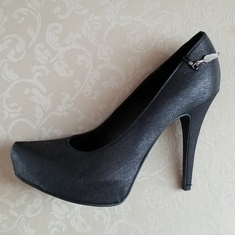 Shoes - Picture 3 of 3